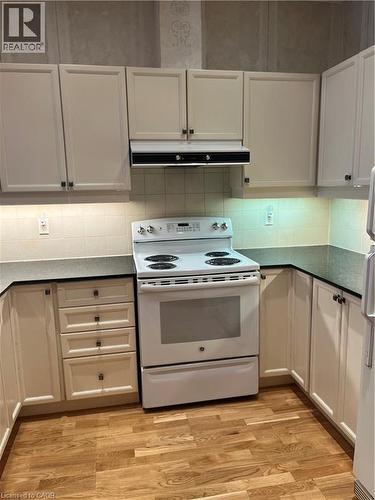 1 Leaside Park Drive Unit# 419, Toronto, ON - Indoor Photo Showing Kitchen