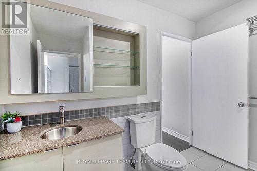 2208 - 324 Laurier Avenue W, Ottawa, ON - Indoor