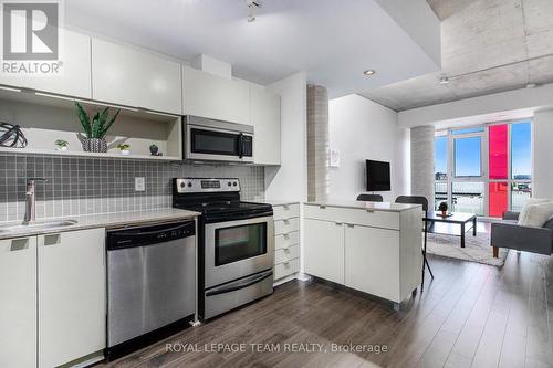 2208 - 324 Laurier Avenue W, Ottawa, ON - Indoor Photo Showing Kitchen With Stainless Steel Kitchen