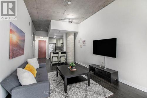 2208 - 324 Laurier Avenue W, Ottawa, ON - Indoor Photo Showing Living Room