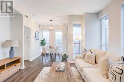 2009 - 55 REGENT PARK BOULEVARD  Toronto, ON M5A 3H6