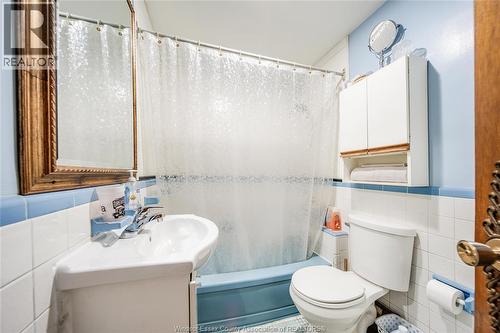 1354 St. Luke, Windsor, ON - Indoor Photo Showing Bathroom