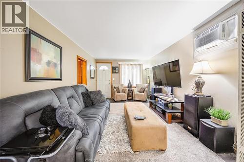 1354 St. Luke, Windsor, ON - Indoor Photo Showing Living Room