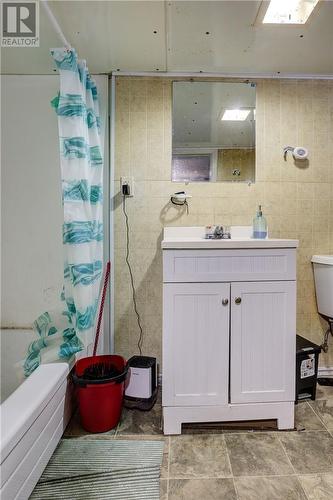 262-266 Hazel Street, Sudbury, ON - Indoor Photo Showing Bathroom