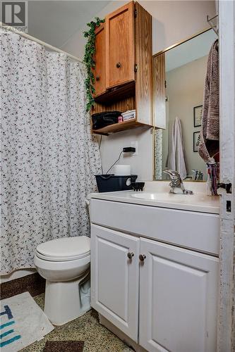 262-266 Hazel Street, Sudbury, ON - Indoor Photo Showing Bathroom