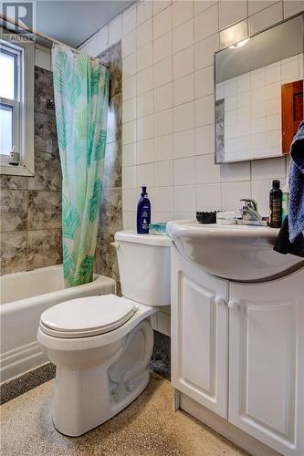 262-266 Hazel Street, Sudbury, ON - Indoor Photo Showing Bathroom