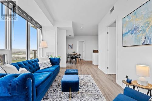 Unit 1611 - 385 Winston Road, Grimsby, ON - Indoor Photo Showing Living Room