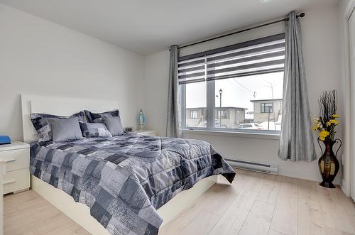 Primary bedroom - 2190 Place Des Jardins, Saint-Félix-De-Valois, QC - Indoor Photo Showing Bedroom