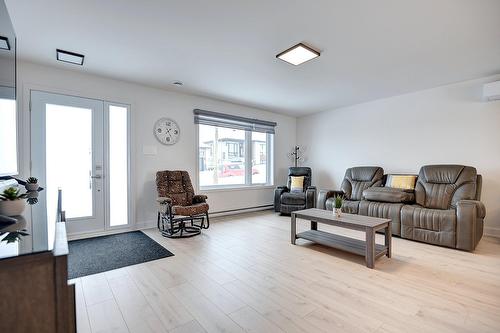 Living room - 2190 Place Des Jardins, Saint-Félix-De-Valois, QC - Indoor Photo Showing Living Room