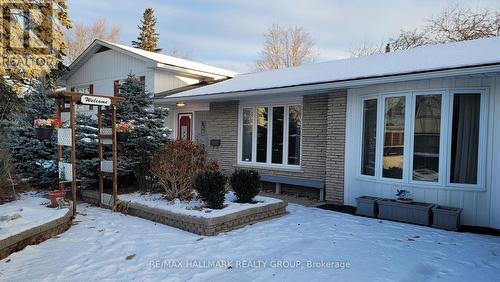 26 ETTRICK CRESCENT  Ottawa, ON K2J 1G1
