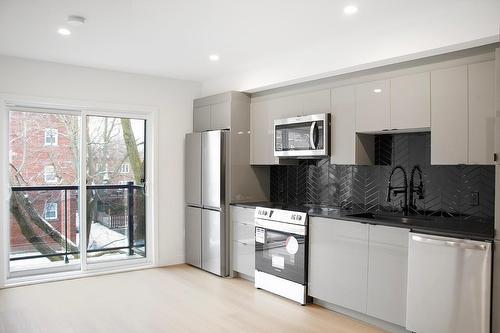 Cuisine - 204-5350 Av. Victoria, Montréal (Côte-Des-Neiges/Notre-Dame-De-Grâce), QC - Indoor Photo Showing Kitchen With Upgraded Kitchen