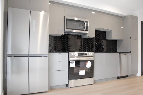 Cuisine - 204-5350 Av. Victoria, Montréal (Côte-Des-Neiges/Notre-Dame-De-Grâce), QC - Indoor Photo Showing Kitchen With Upgraded Kitchen