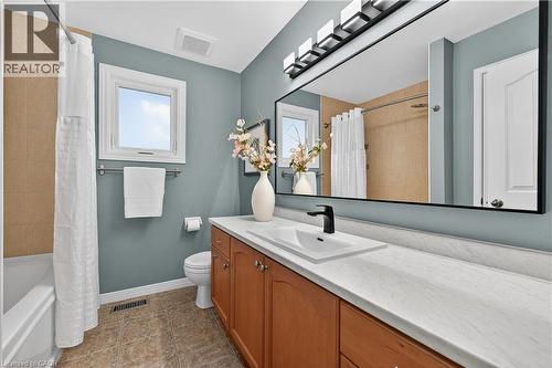 51 Hickory Crescent, Grimsby, ON - Indoor Photo Showing Bathroom
