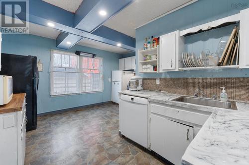 1 Whipple Street, Yarmouth, NS - Indoor Photo Showing Kitchen