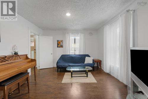 1 Whipple Street, Yarmouth, NS - Indoor Photo Showing Living Room