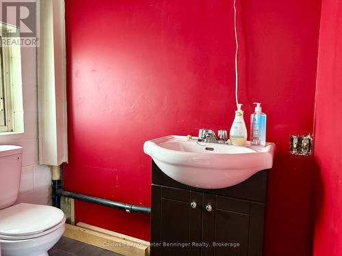 Commercial bath - 378 11Th Street, Hanover, ON - Indoor Photo Showing Bathroom