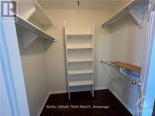 39 Thornbury Crescent, Ottawa, ON - Indoor With Storage