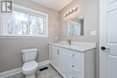 7510 Roger Stevens Drive, Montague, ON - Indoor Photo Showing Bathroom