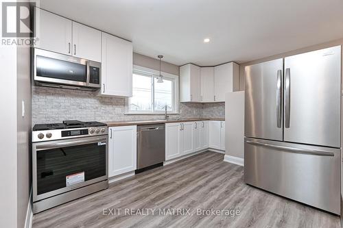 7510 Roger Stevens Drive, Montague, ON - Indoor Photo Showing Kitchen With Upgraded Kitchen