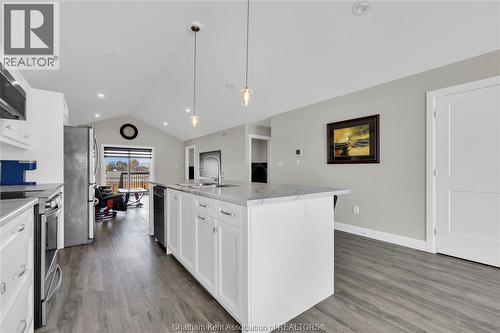 13 Baffin Way, Chatham, ON - Indoor Photo Showing Kitchen With Upgraded Kitchen