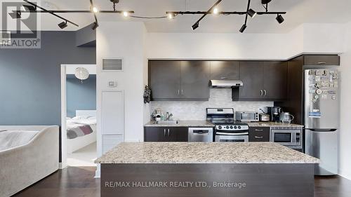 605 - 320 Richmond Street E, Toronto, ON - Indoor Photo Showing Kitchen With Upgraded Kitchen