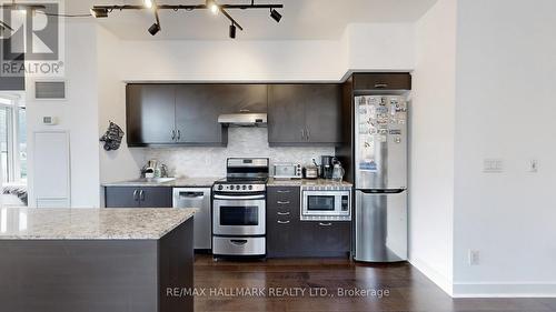 605 - 320 Richmond Street E, Toronto, ON - Indoor Photo Showing Kitchen With Upgraded Kitchen