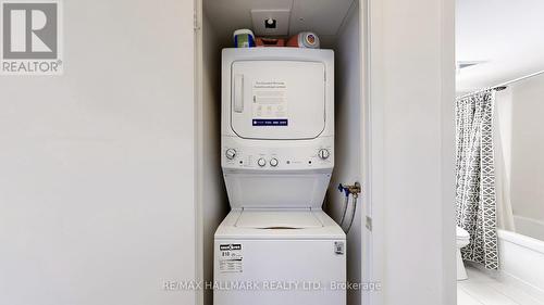 605 - 320 Richmond Street E, Toronto, ON - Indoor Photo Showing Laundry Room