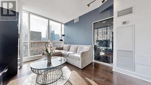 605 - 320 Richmond Street E, Toronto, ON - Indoor Photo Showing Living Room