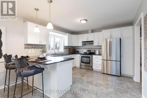 Bright & Cheerful Kitchen - 8 Pardo Court, Scugog, ON - Indoor Photo Showing Kitchen With Stainless Steel Kitchen
