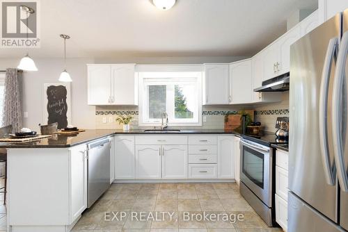 8 Pardo Court, Scugog, ON - Indoor Photo Showing Kitchen With Stainless Steel Kitchen