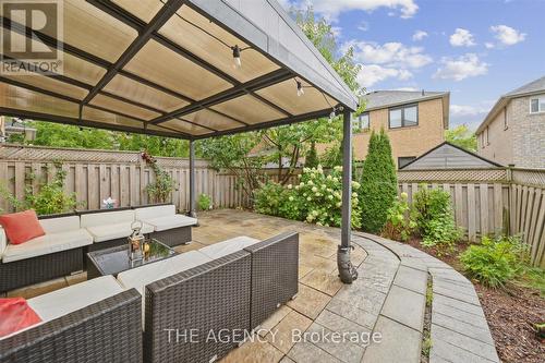 908 Oaktree Crescent, Newmarket, ON - Outdoor