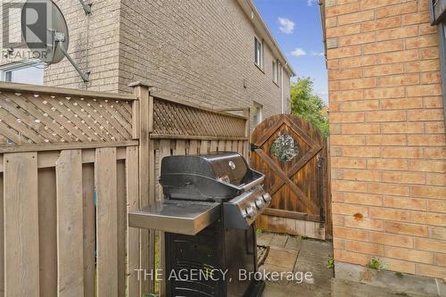 908 Oaktree Crescent, Newmarket, ON - Outdoor With Exterior