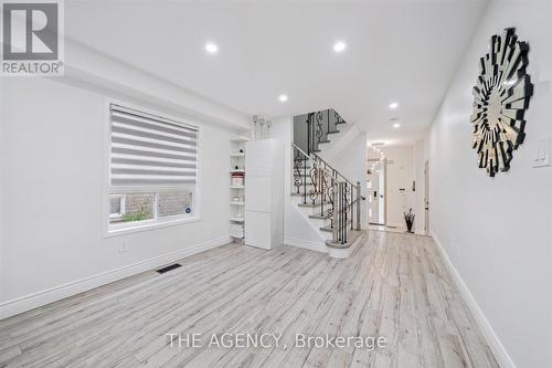 908 Oaktree Crescent, Newmarket, ON - Indoor Photo Showing Other Room