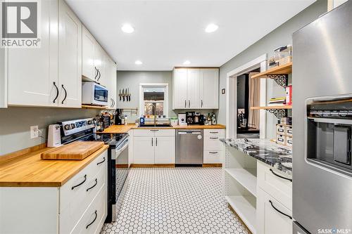 527 7Th Street E, Saskatoon, SK - Indoor Photo Showing Kitchen