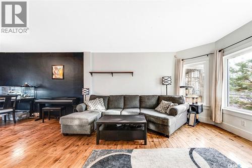 527 7Th Street E, Saskatoon, SK - Indoor Photo Showing Living Room