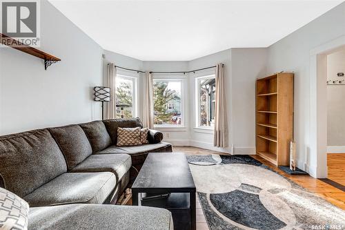 527 7Th Street E, Saskatoon, SK - Indoor Photo Showing Living Room
