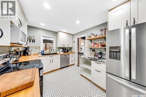 527 7Th Street E, Saskatoon, SK - Indoor Photo Showing Kitchen