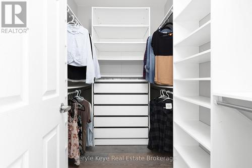 19 Serenity Place Crescent, Huntsville (Chaffey), ON - Indoor With Storage