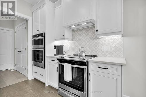 2662 Buroak Drive, London North (North S), ON - Indoor Photo Showing Kitchen With Upgraded Kitchen