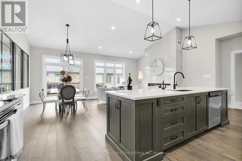 2662 Buroak Drive, London North (North S), ON - Indoor Photo Showing Kitchen With Upgraded Kitchen