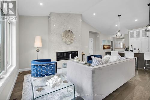 2662 Buroak Drive, London North (North S), ON - Indoor Photo Showing Living Room