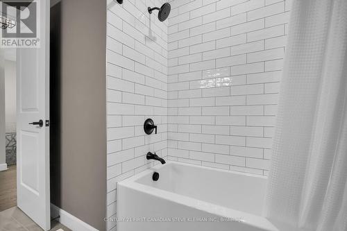 2662 Buroak Drive, London North (North S), ON - Indoor Photo Showing Bathroom