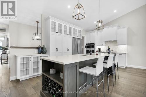 2662 Buroak Drive, London North (North S), ON - Indoor Photo Showing Kitchen With Upgraded Kitchen