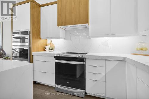 2668 Buroak Drive, London North (North S), ON - Indoor Photo Showing Kitchen With Upgraded Kitchen