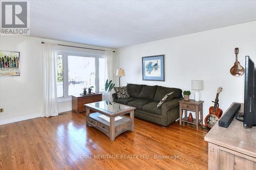 273 Maxwell Avenue W, Peterborough (Ashburnham Ward 4), ON - Indoor Photo Showing Living Room