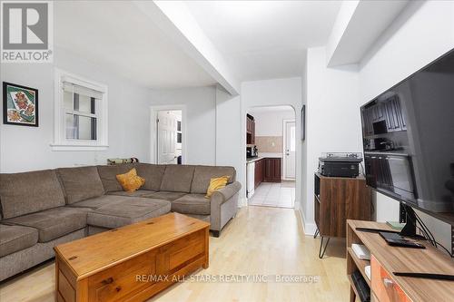 Lower Unit - 387 Ontario Street, Newmarket, ON - Indoor Photo Showing Living Room