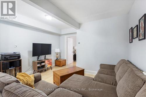 Lower Unit - 387 Ontario Street, Newmarket, ON - Indoor Photo Showing Living Room