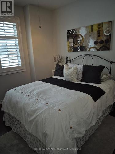 6 Macneil Court, Brantford, ON - Indoor Photo Showing Bedroom