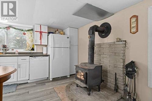 1069 County Rd 9, Greater Napanee (Greater Napanee), ON - Indoor Photo Showing Kitchen