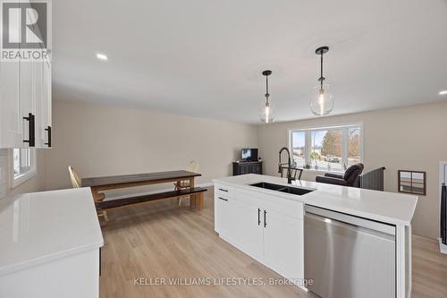 18 Hawthorn Crescent, North Middlesex (Nairn), ON - Indoor Photo Showing Kitchen With Double Sink